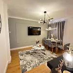 Comfortable Family Apartment Near Park Lane
