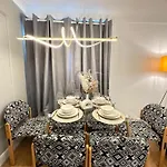 Comfortable Family Apartment Near Park Lane