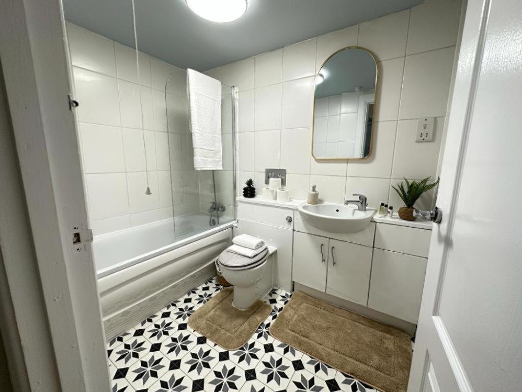 Comfortable Family Near Park Lane London