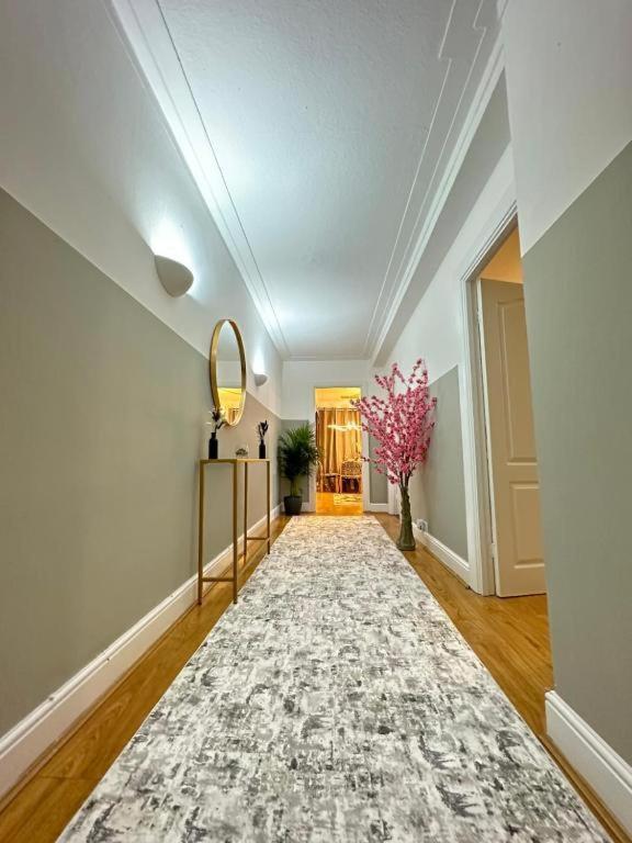Comfortable Family Near Park Lane