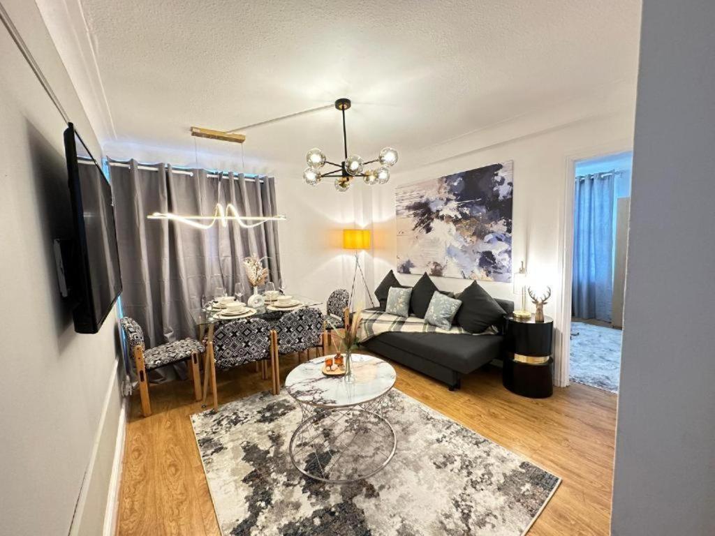 Comfortable Family Near Park Lane Apartment London