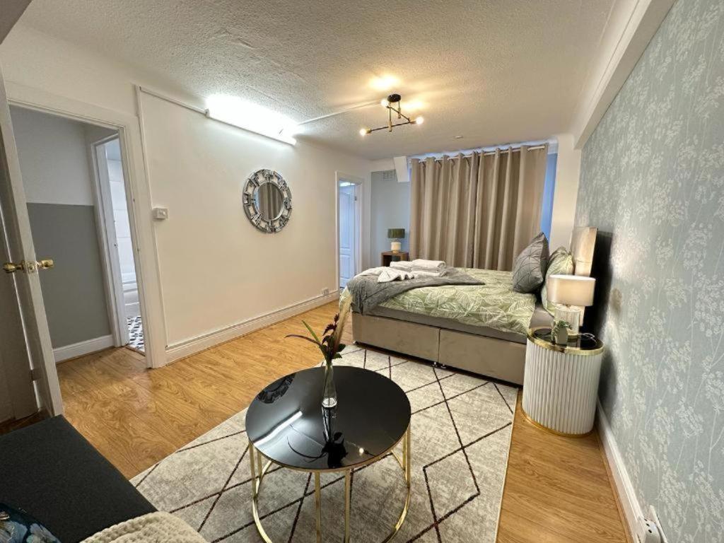 Comfortable Family Near Park Lane *