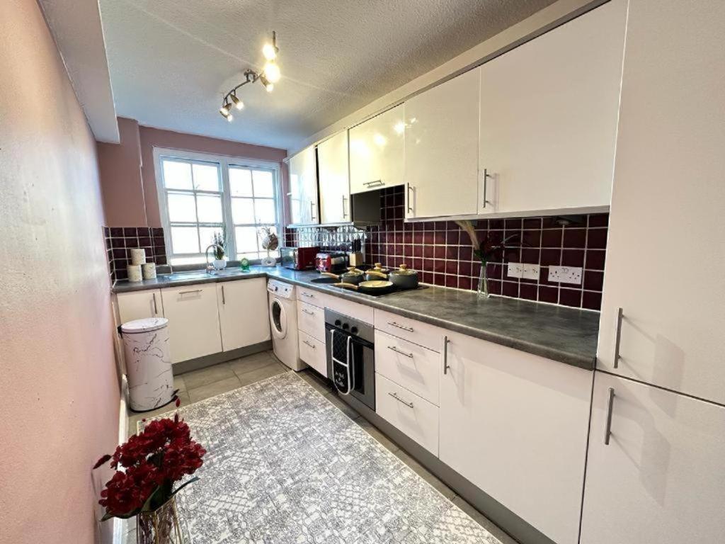 Apartment Comfortable Family Near Park Lane London
